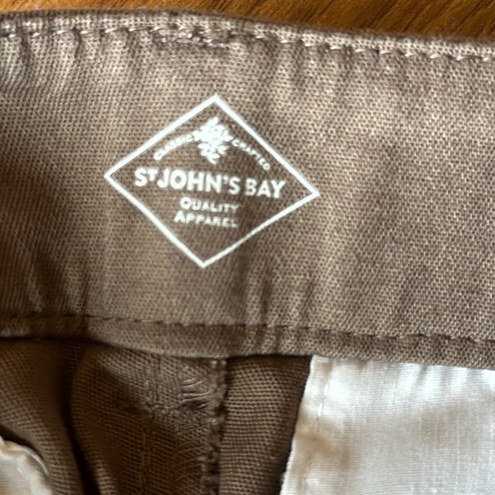 St. John’s Bay Capri Pant, Size 12 - Picture 4 of 7